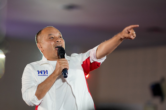 ยศชนัน นำทัพบุกชลบุรี