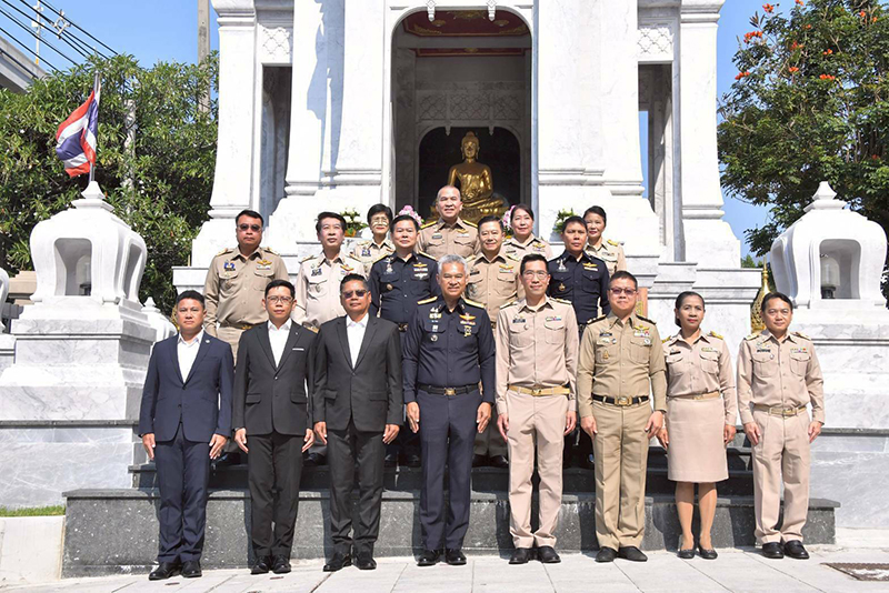 พลตำรวจโทรุทธพล เนาวรัตน์