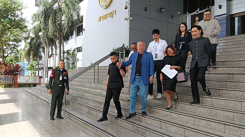 ปานเทพ พัวพงษ์พันธ์ 