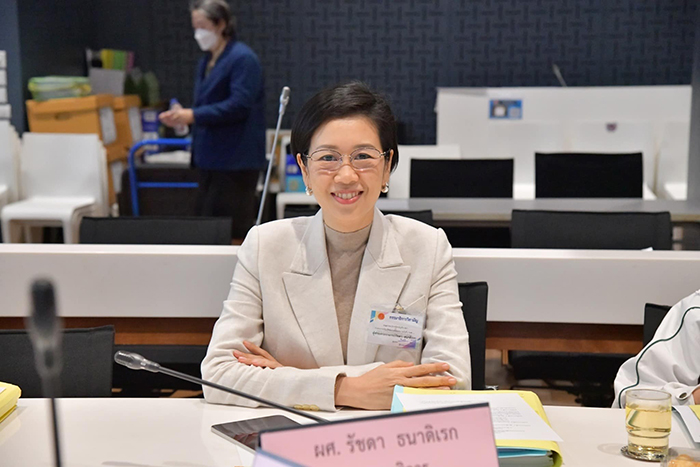 รัชดา ธนาดิเรก