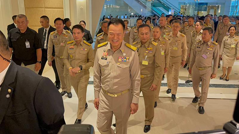 อนุทิน ชาญวีรกูล