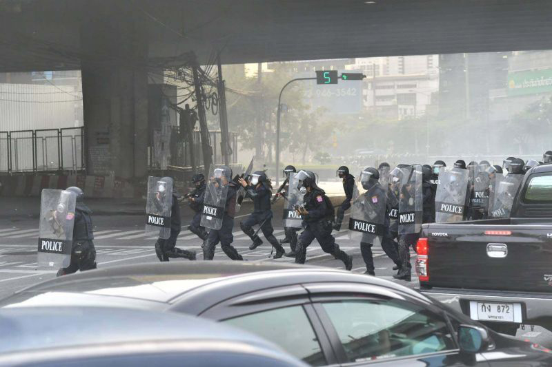 ม็อบทะลุแก๊ส