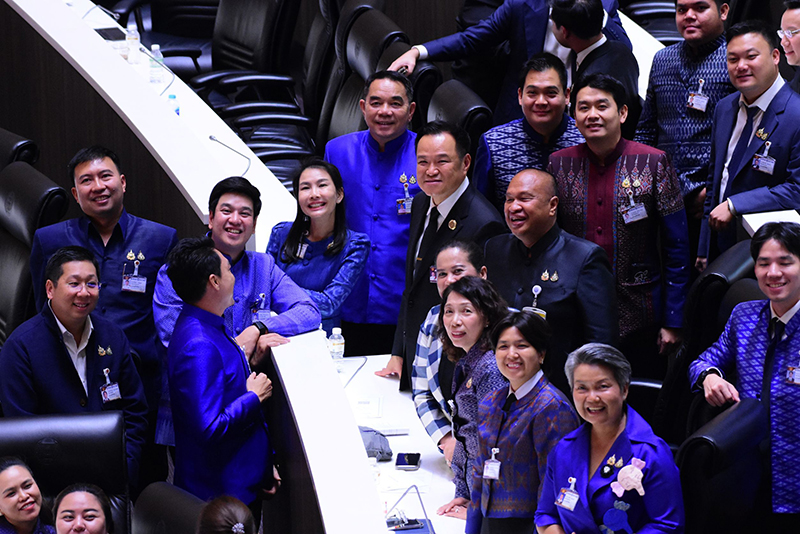 อนุทิน ชาญวีรกูล 