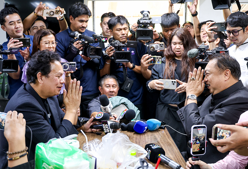 สุชาติ ชมกลิ่น
