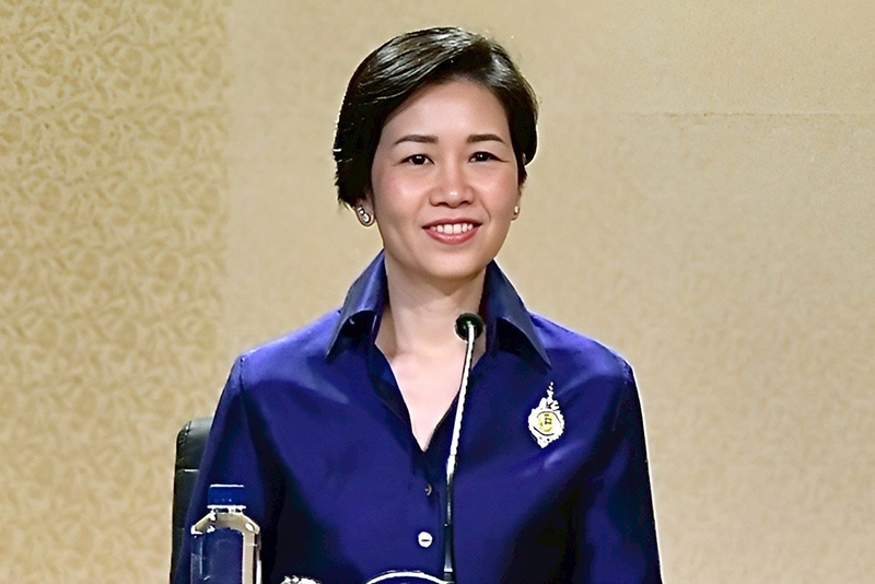 รัชดา ธนาดิเรก
