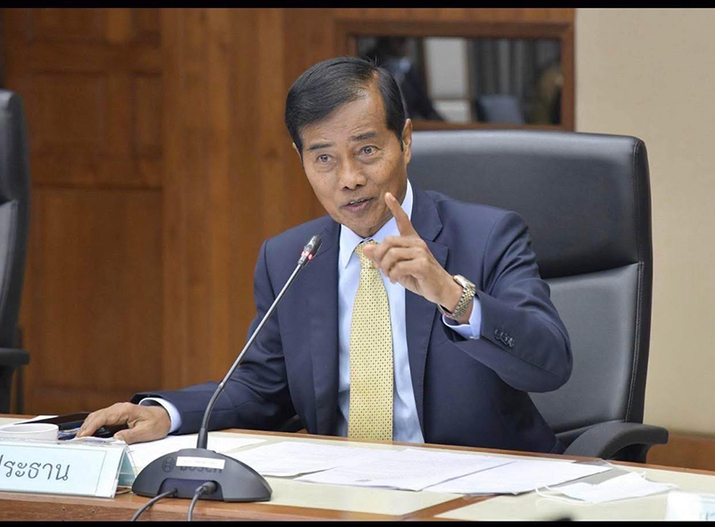 ถาวร เสนเนียม