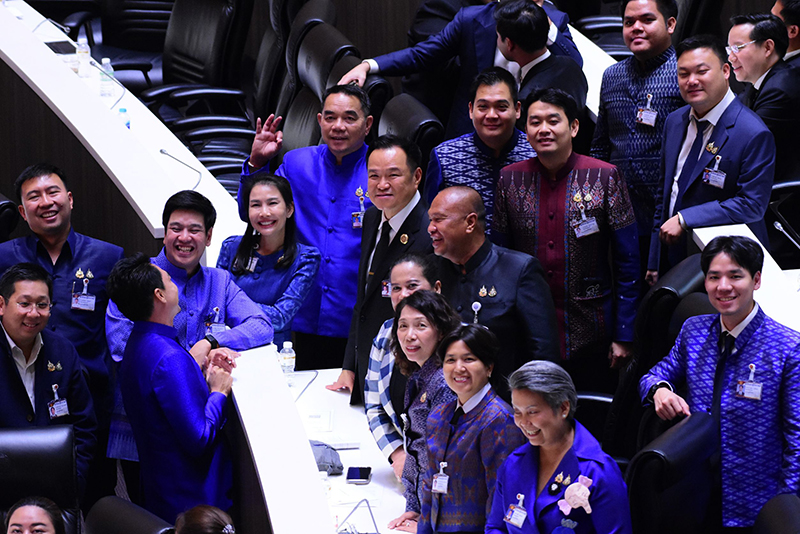 อนุทิน ชาญวีรกูล 