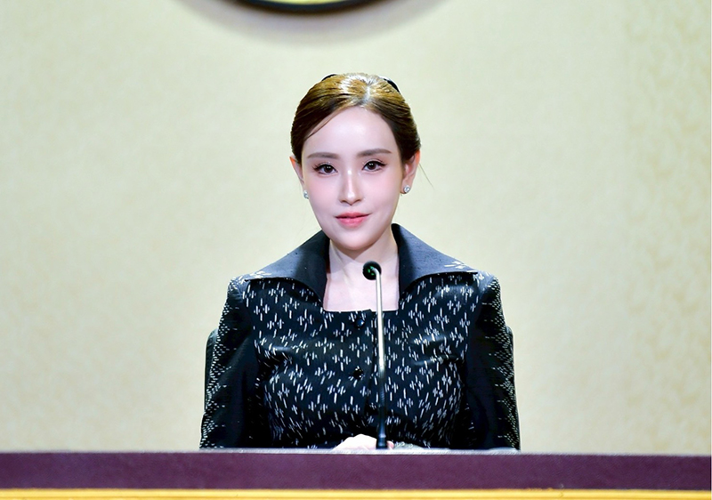 ภัทร์ดารัสมิ์ ทองสลวยกร