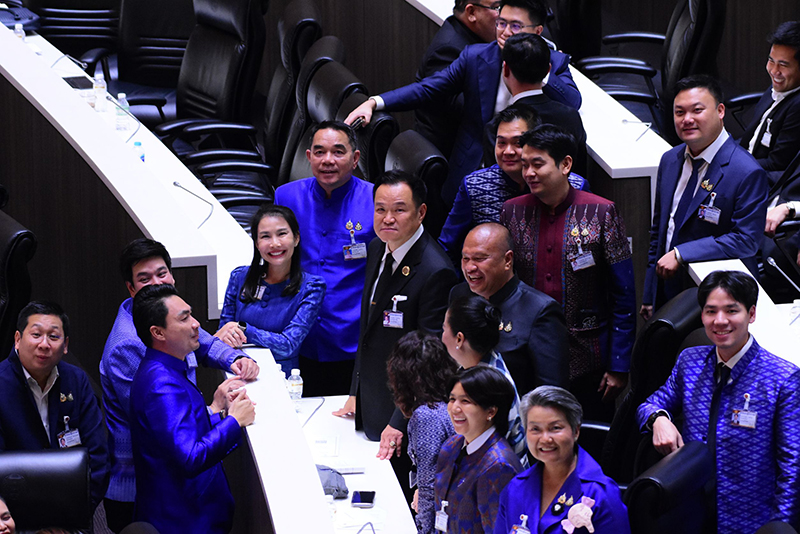 อนุทิน ชาญวีรกูล 