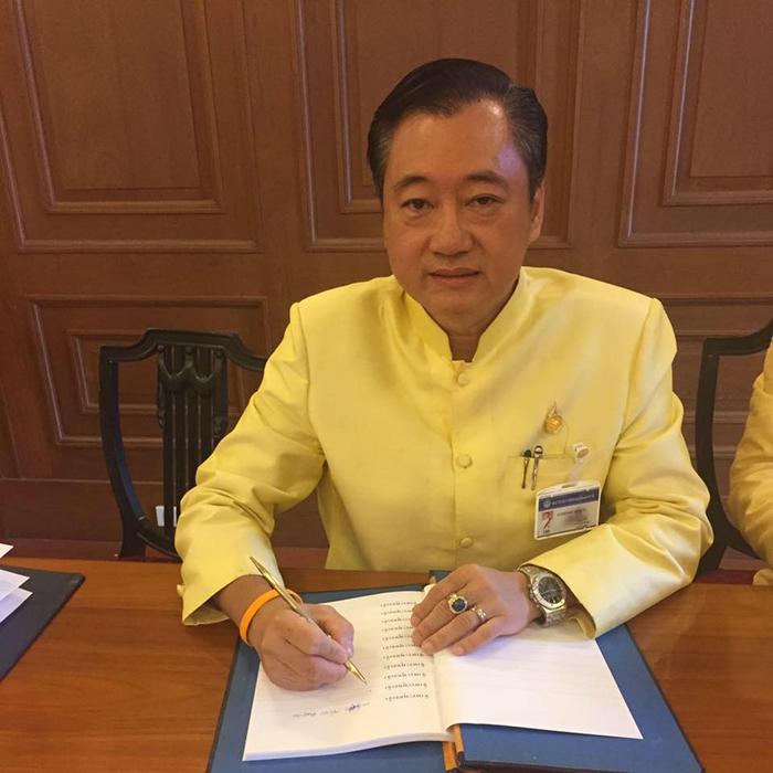  สมชาย แสวงการ