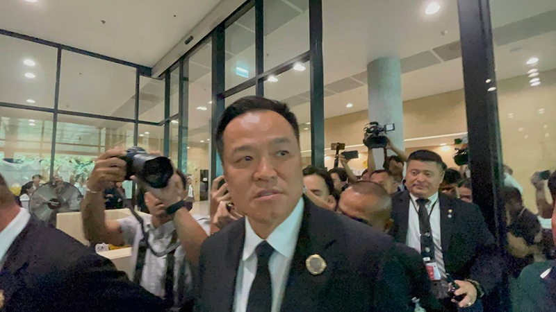 อนุทิน ชาญวีรกูล