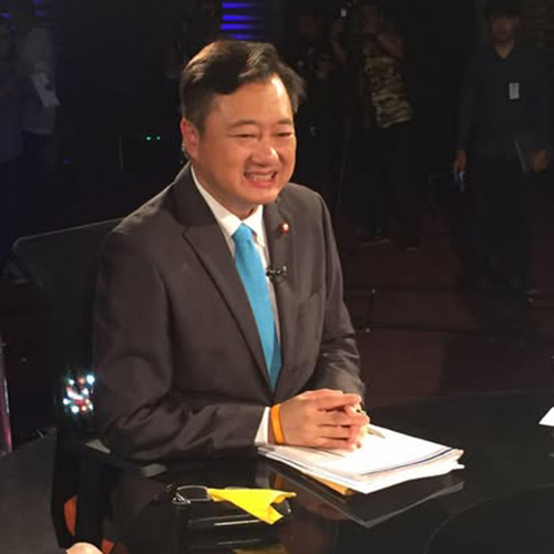  สมชาย แสวงการ