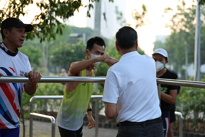 มาร์ค ยก 3 ผู้สมัคร สส กรุงเทพ ขอคะแนนเสียงรุ่นใหญ่