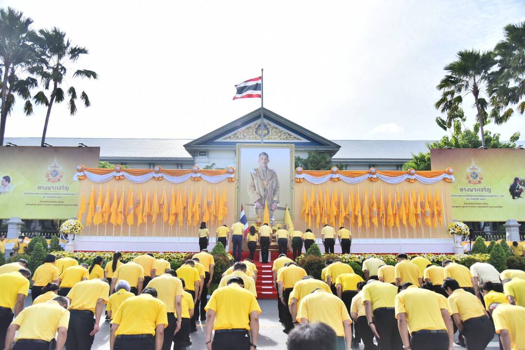 ประชาสัมพันธ์ กระทรวงมหาดไทย จัดพิธีรับมอบธงตราสัญลักษณ์งานเฉลิมพระเกียรติพระบาทสมเด็จพระ