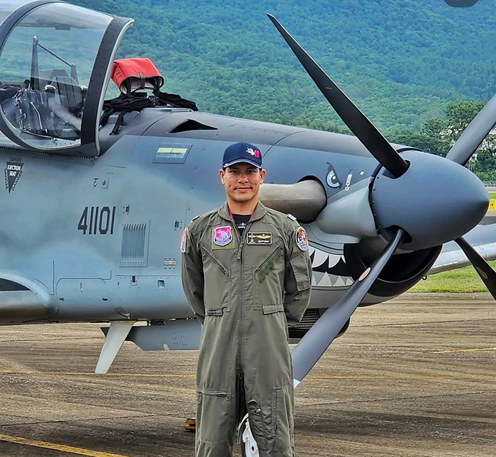 ครูการบิน AT-6