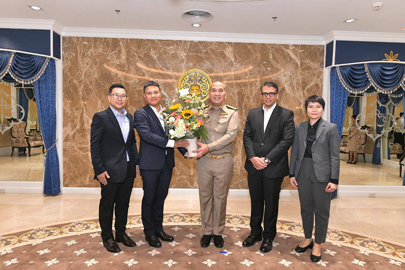 พลตำรวจโทรุทธพล เนาวรัตน์