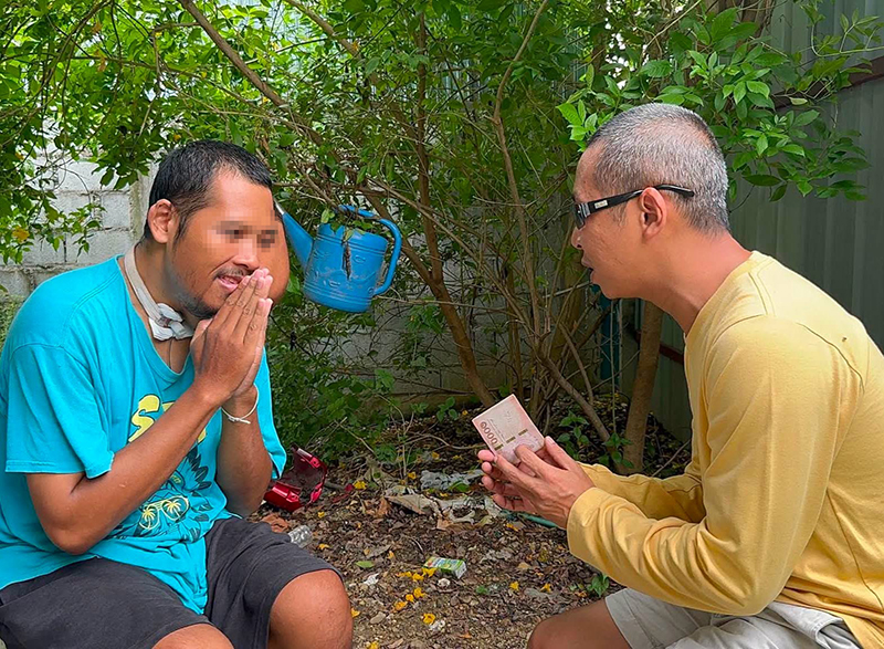 หนุ่มป่วยใบหน้าบวมครึ่งซีก