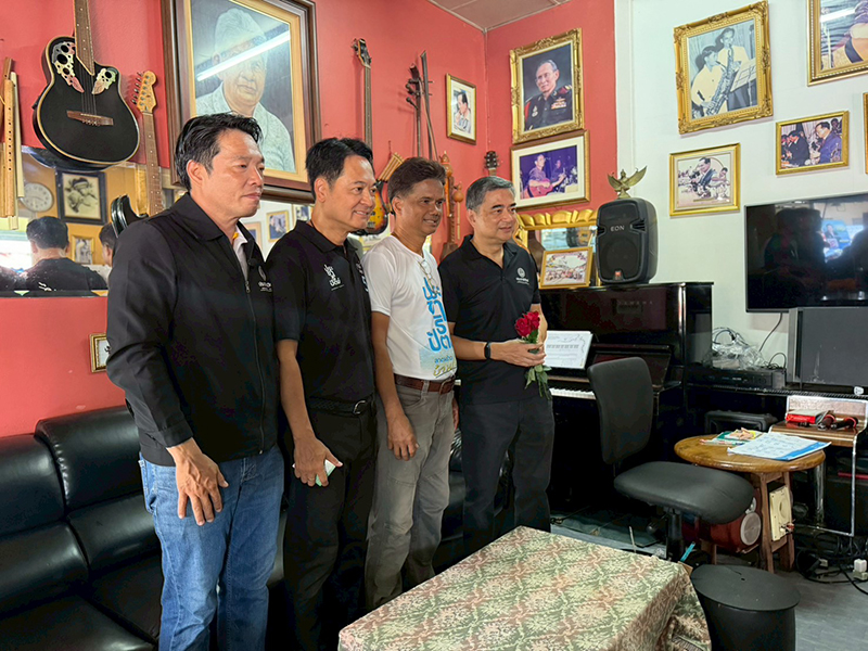 อนุชา บูรพชัยศรี