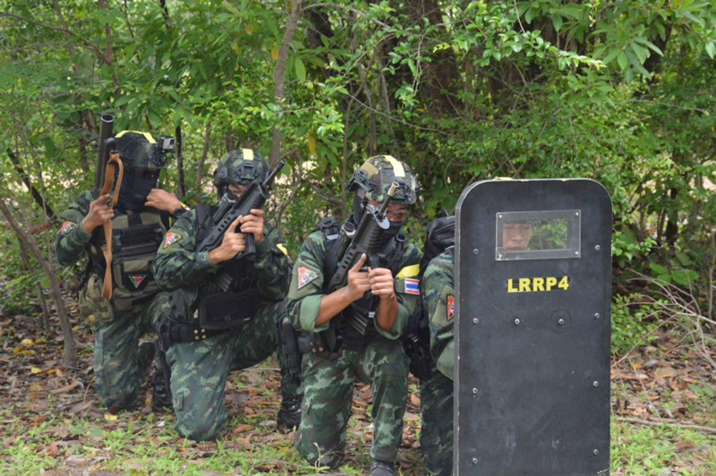 ทหารกองร้อยลาดตระเวนระยะไกลที่ 4 ฝึกยุทธเคลื่อนที่ทางอากาศ