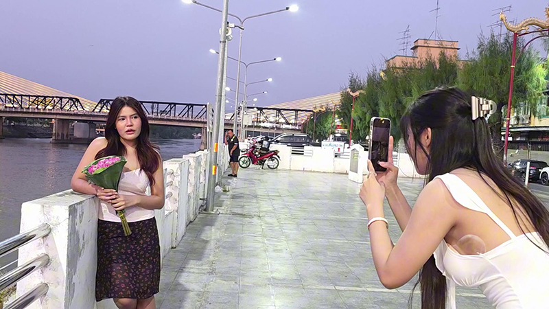 ดอกบัวแดง