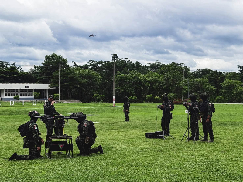 ทักษะการบังคับโดรน FPV ในสนามรบจำลอง