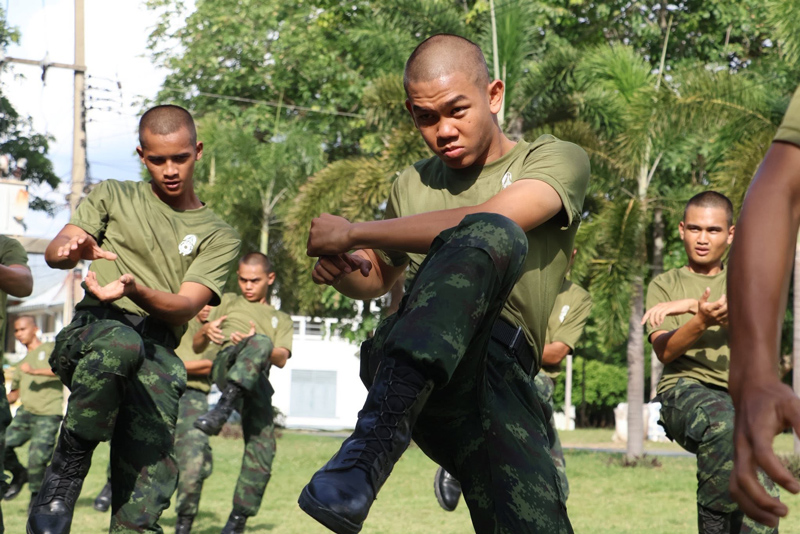 ทหารใหม่กับความภาคภูมิใจในการฝึกมวยไทยประจำชาติ