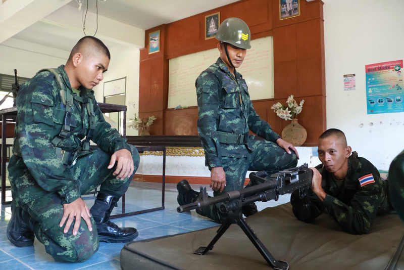 ทหารใหม่ ร.3 พัน.2 ฝึกวิชาอาวุธประจำกายเน้นความปลอดภัย