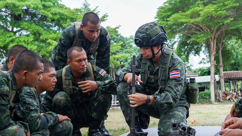 บรรยากาศการฝึกทหารใหม่ตามแบบฉบับกองทัพบก ณ ร.111 พัน.1