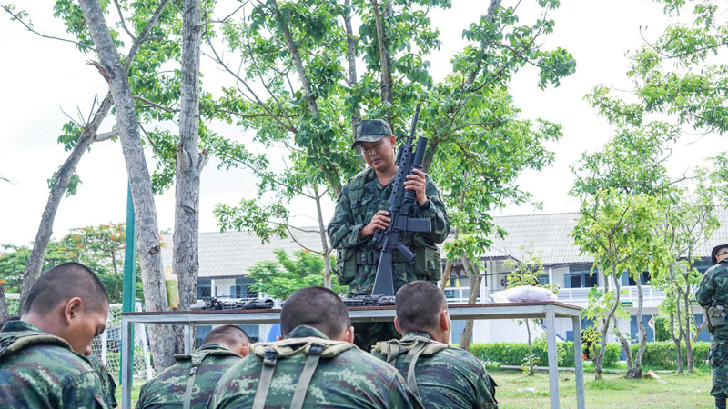 ทหารใหม่ ร.111 พัน.1 ฝึกทักษะความพร้อมทางร่างกายและจิตใจ