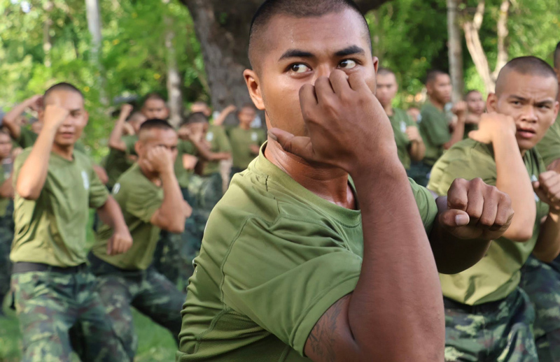 ภาพการฝึกสอนแม่ไม้มวยไทยโดยครูฝึกผู้เชี่ยวชาญ