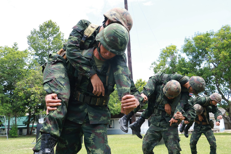 ทหารใหม่ ร.3 พัน.2 ฝึกปฐมพยาบาลในสนาม