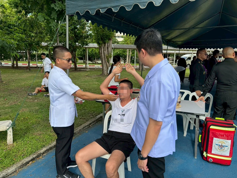 ทีมแพทย์ดูแลสุขภาพและเหตุฉุกเฉินผู้เข้าสอบคัดเลือกกำลังพลสำนักงานปลัดกระทรวงกลาโหม