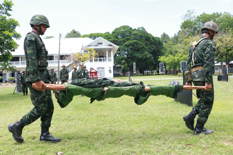 ทหารใหม่เรียนรู้เทคนิคการกู้ชีพขั้นพื้นฐาน