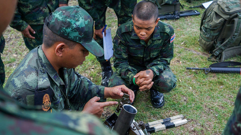 ภาพความมุ่งมั่นของทหารใหม่ ร.111 พัน.1 ในการฝึกเฉพาะหน้าที่