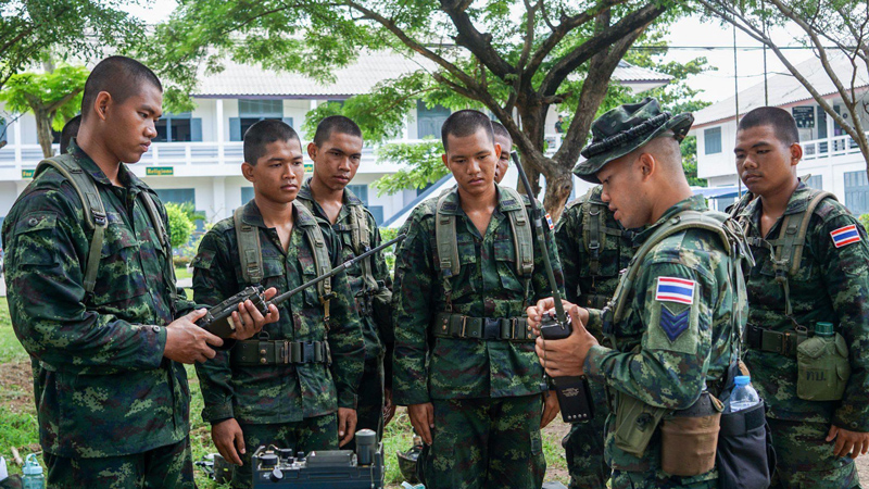 ครูฝึกสอนทักษะการปฏิบัติงานให้แก่ทหารใหม่ ร.111 พัน.1