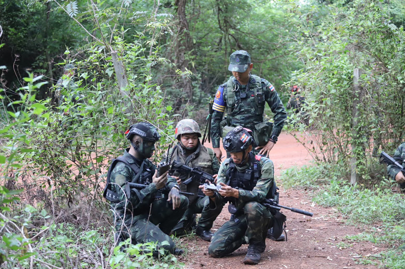 ทหาร ร.112 ฝึกวินัยและการปฏิบัติภารกิจ