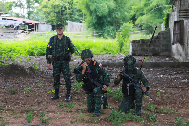 บรรยากาศการฝึกนอกสถานที่ของทหาร ร.112