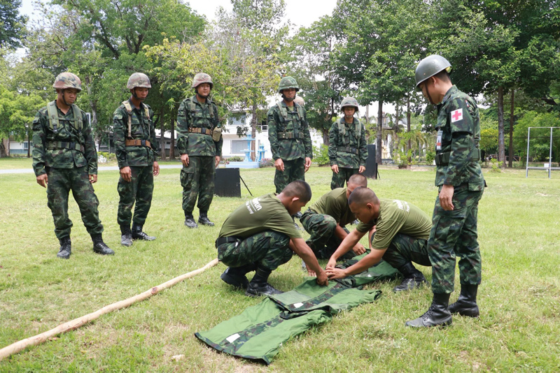 บรรยากาศการฝึกปฐมพยาบาลของทหารใหม่ในหน่วย