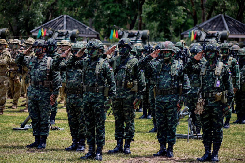 กำลังพลทหารบกไทยและทหารบกออสเตรเลียสวนสนามร่วมกัน