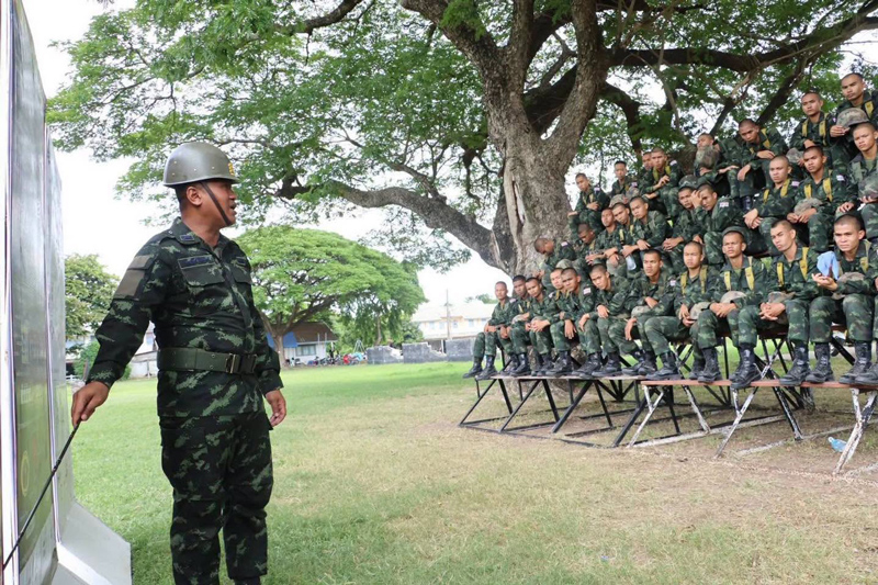 ทหารใหม่ ร.3 พัน.2 ฝึกปฏิบัติทางยุทธวิธีการกวาดล้างคูติดต่อ