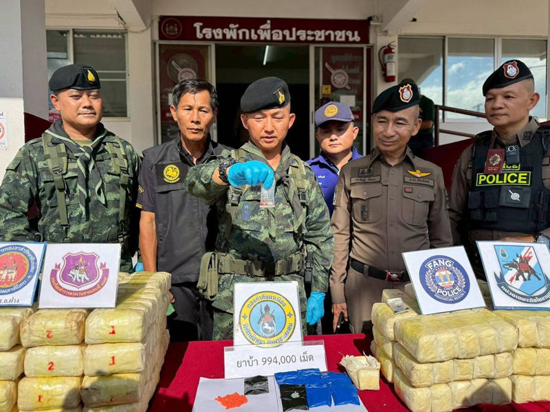 ยาบ้าจำนวน 994,000 เม็ด ซุกซ่อนในกระสอบและกล่องพลาสติก