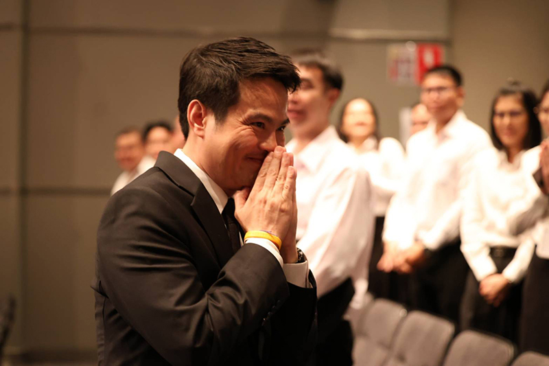 ภราดร ปริศนานันทกุล