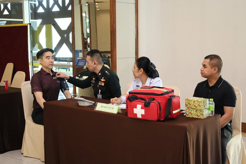บรรยากาศตรวจร่างกายทหารกองหนุน ณ อาคารอเนกประสงค์ ศรีสมาน