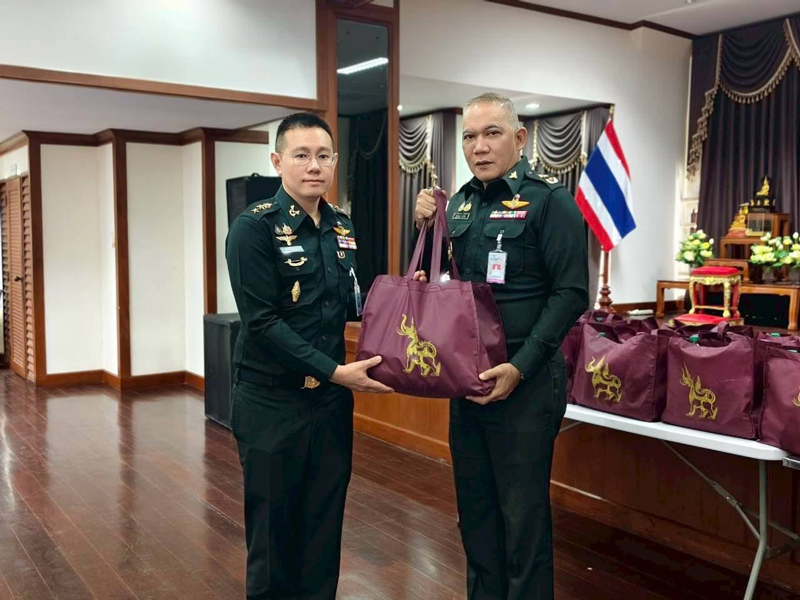 พิธีมอบเครื่องอุปโภคบริโภคเพื่อสวัสดิการแก่กำลังพลกลาโหม