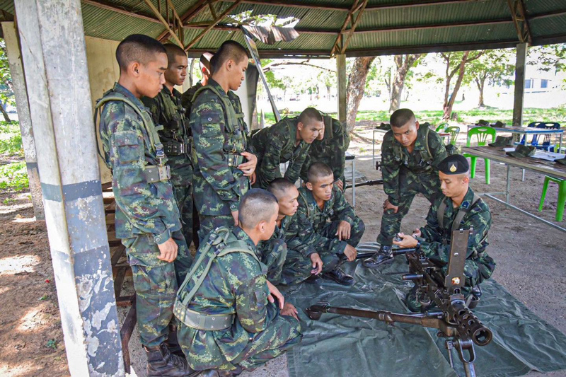 ทหารใหม่เรียนรู้วิธีใช้งานเทคโนโลยีทางทหารเฉพาะหน้าที่