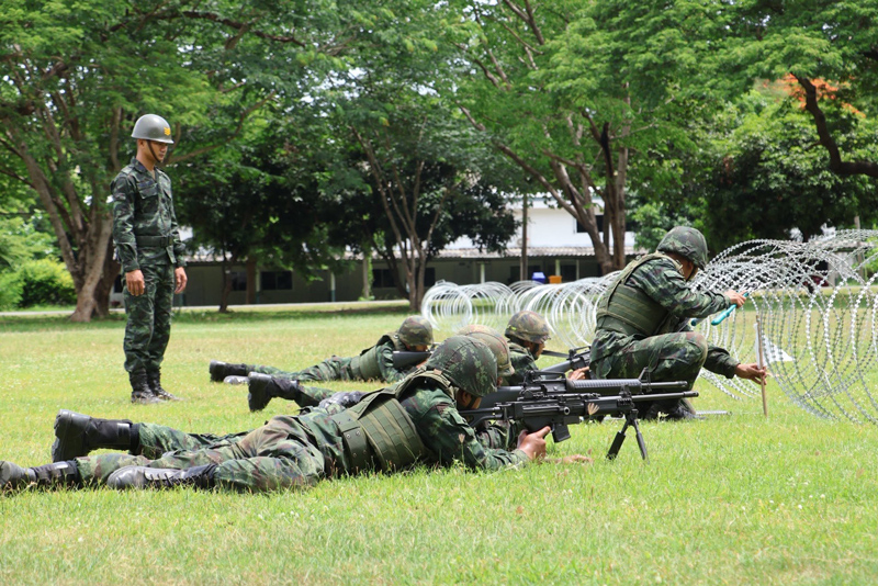 ทหารใหม่เรียนรู้หลักสงครามสมัยใหม่และการใช้เทคโนโลยีสนามรบ