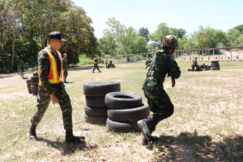 บรรยากาศสนามยิงปืนด้วยกระสุนจริงของหน่วยฝึกทหารใหม่ ร.3 พัน.2