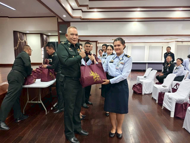 พิธีมอบสิ่งของเพื่อสร้างขวัญกำลังใจให้แก่กำลังพลและครอบครัว