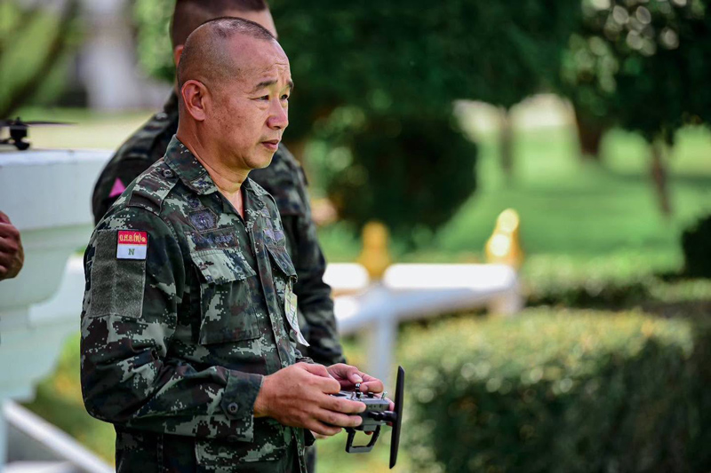 การฝึกเทคนิคบังคับโดรนผาดโผนเพื่อหลบหลีกสิ่งกีดขวาง