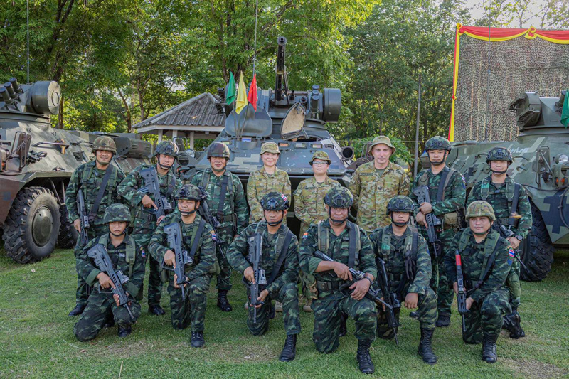 ภาพถ่ายกองทหารเกียรติยศค่ายจักรพงษ์ต้อนรับทหารออสเตรเลีย